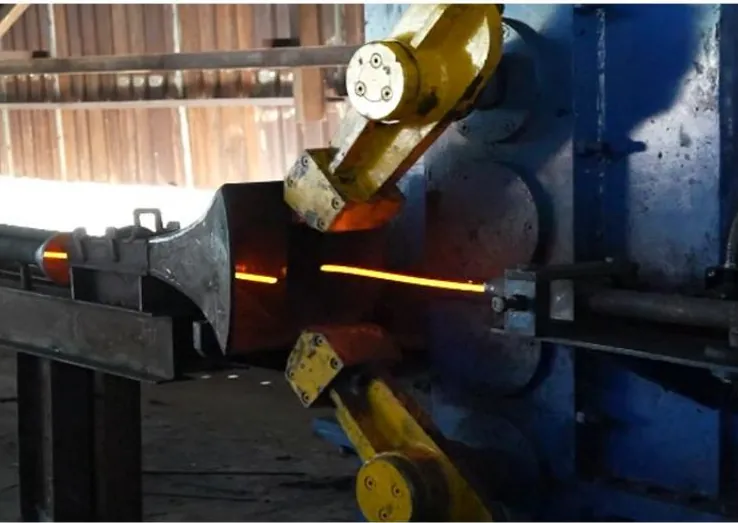 Flying shearing machine cutting hot bar